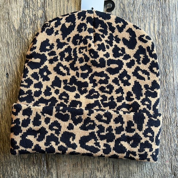 Vans Women’s Breakin Curf beanie-tan and black cheetah print. NWT - Picture 4 of 11